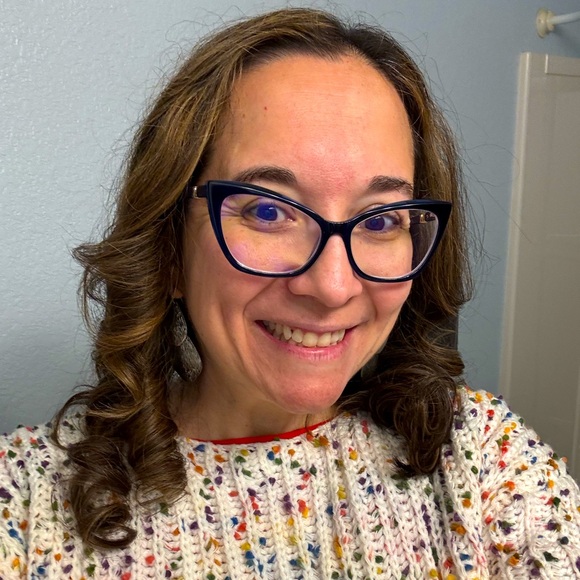 Meet your Posher, Holli - Picture 1 of 1